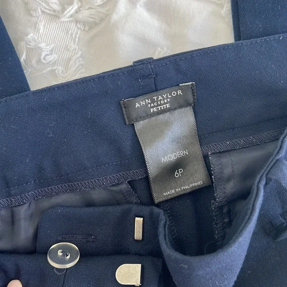 Ann Taylor Modern Navy Dress Pant Sz 6P - Picture 3 of 4